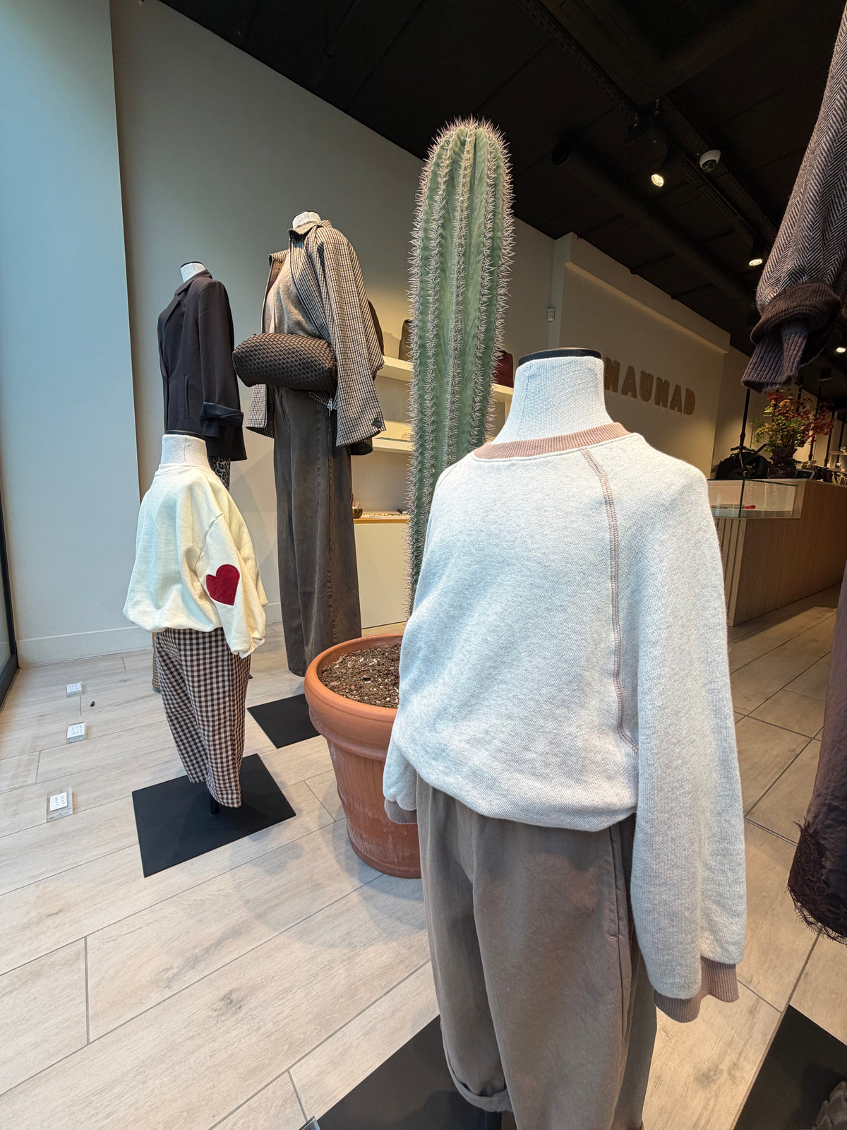 STITCHING SWEATER