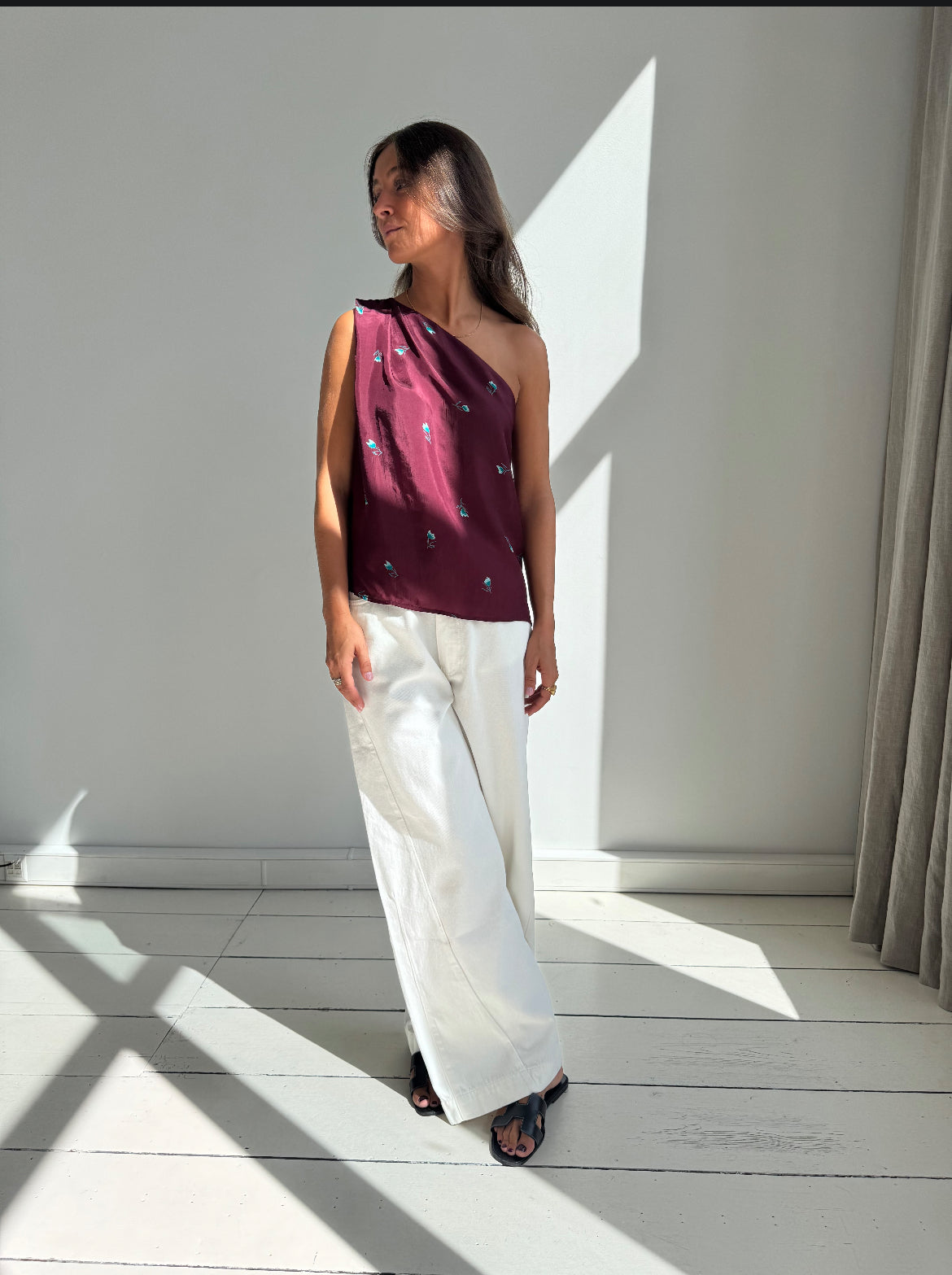 ASSYMETRIC FLOWER TOP