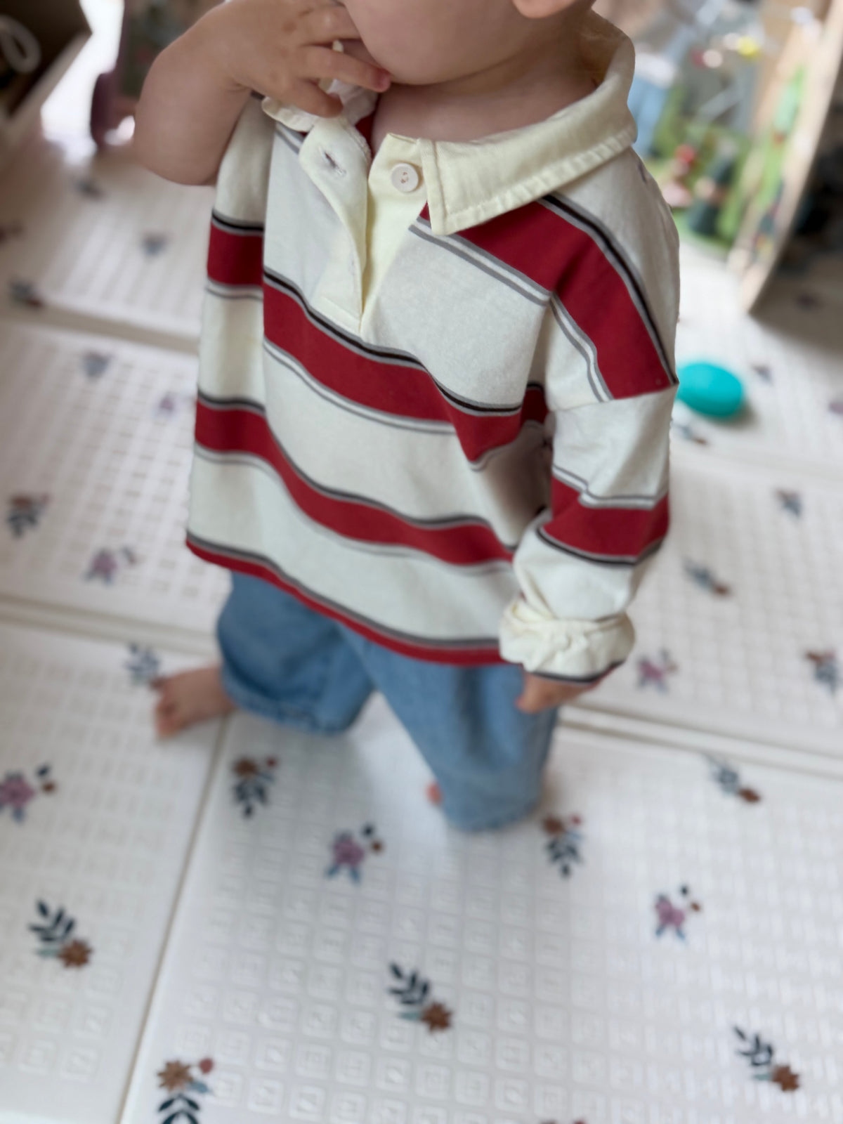 STRIPE COLLAR SWEATER